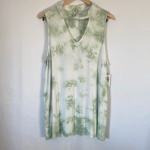 Torrid Womens 2XL super soft choker neck swing tank top (green and white)